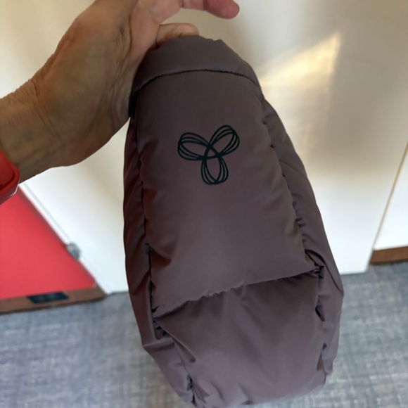 Aritzia Super Puff Shorty - SMALL - Picture 10 of 10